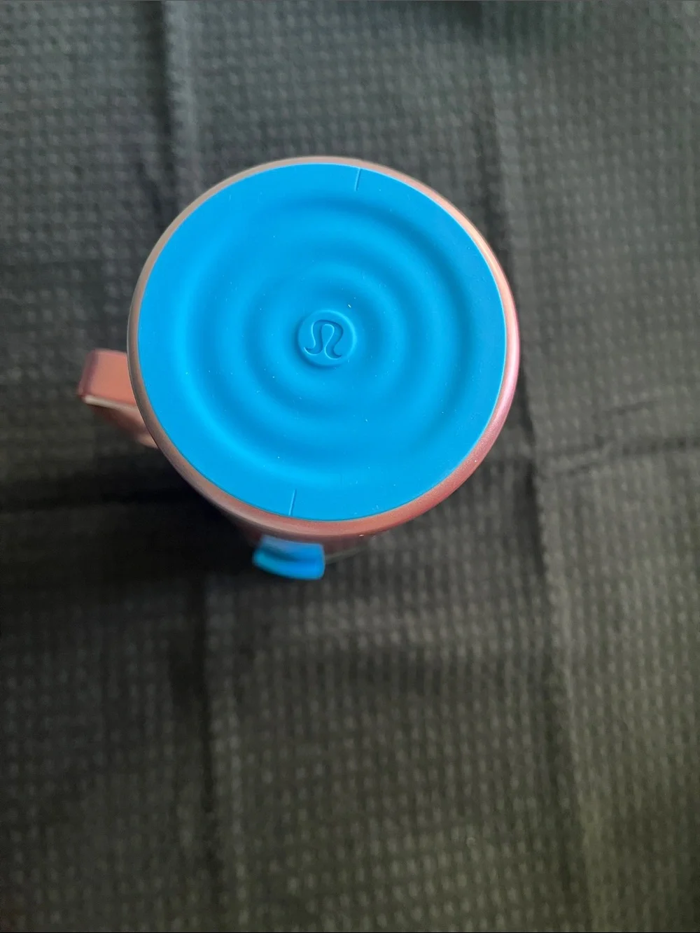 🆕 Lululemon Insulated Mug, 20oz iridescent candy cloud/ocean wave/tropical sky